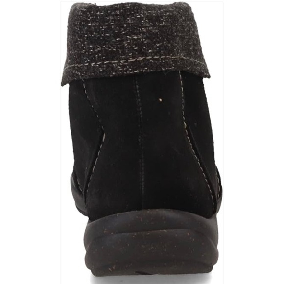 Clarks Women's Roseville Black Suede Lace up Ankle Boot Round Toe Casual Booties - Picture 6 of 14